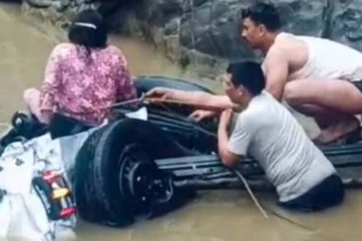 अलकनंदा में गिरी थार, एक ही परिवार के 5 लोगों की मौत