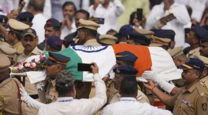 राजकीय सम्मान के साथ हुआ अजीत पवार का अंतिम संस्कार, दिग्गज हस्तियों ने दी श्रद्धांजलि