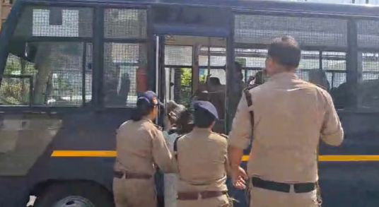सिडकुल में श्रमिकों के प्रदर्शन पर बढ़ा तनाव, 50 से अधिक हिरासत में लेकर बाद में छोड़े गए