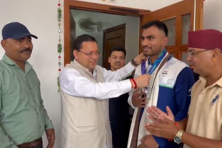 एशियन गेम्स में कांस्य पदक जीतने वाले बॉक्सर कपिल पोखरिया ने सीएम धामी से की मुलाकात